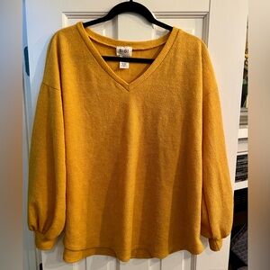 Women’s Golden Long Sleeve Top Like New